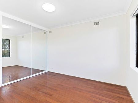 Renovated Two Bedroom Unit With Two Balconies, Internal Laundry, Lock Up Garage & Storage - Photo 3