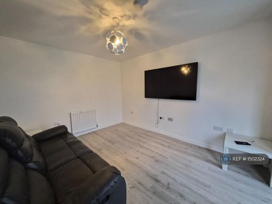 4 bedroom detached house to rent - Photo 1