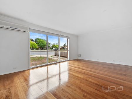 73 Centenary Avenue, Melton - Photo 3