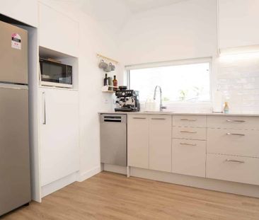 Modern Comfort one bedroom house in a Prime Glen Innes Location - Photo 5