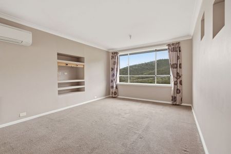Immaculately presented 3 bedroom family home in a great location - Photo 4