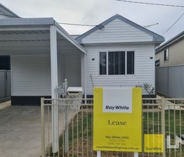 NEAT FAMILY HOME IN CONVENIENT LOCATION - Photo 6