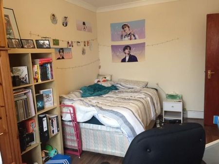 3 bedroom ground floor flat to rent - Photo 2