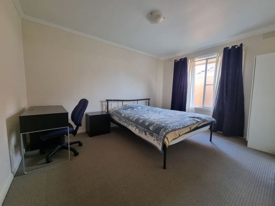 Neat 2 Bedroom Unit in a Great Spot! - Photo 1