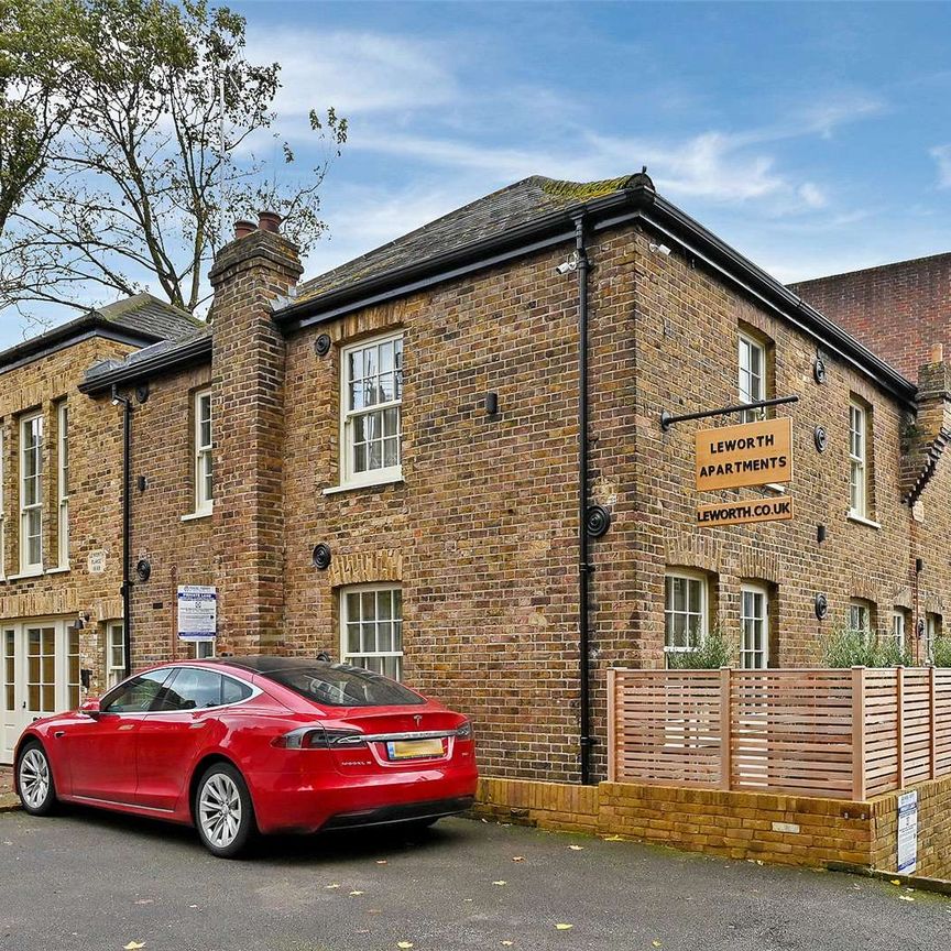 SHORT LET - A brand new ground floor one bedroom apartment in the heart of Windsor Town centre. - Photo 1