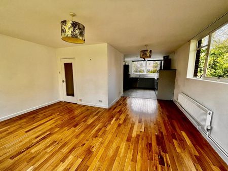 2 Bed Flat, Carlton Court, SE19 - Photo 3