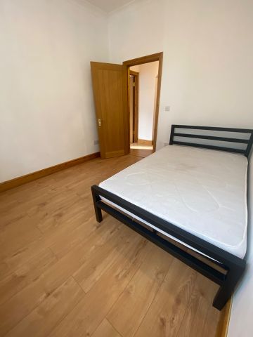 3 Bed Flat, Saint Gabriel's House, BN2 - Photo 2