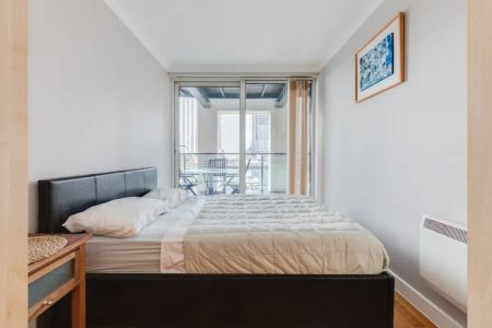 3 bedroom flat in London - Photo 4