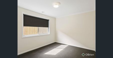 Easy living in the Ascot Estate! - Photo 3