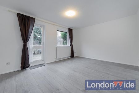 2 bedroom mews to rent - Photo 2