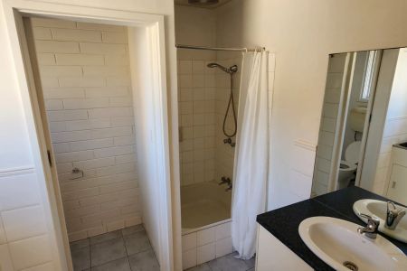 Ideally Located - 1 Bedroom Unit!! - Photo 4