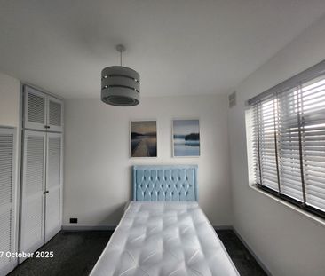 Room in a Shared Flat, Imperial Drive, HA2 - Photo 5