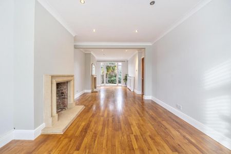 3 bedroom end of terrace house to rent - Photo 2
