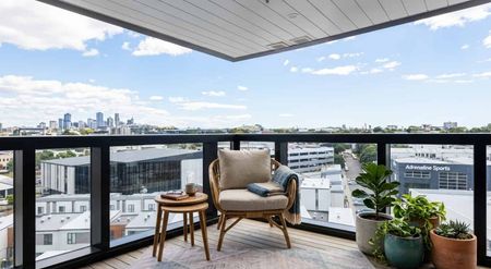 MODERN 1-BEDROOM END APARTMENT + DECK + CARPARK - Photo 5