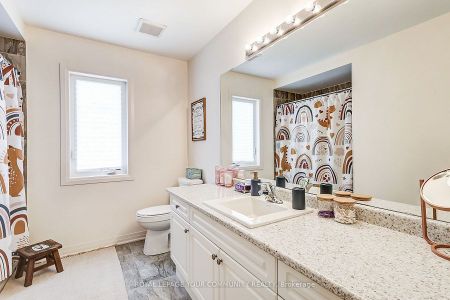 For Lease - 136 Casserley Crescent, New Tecumseth, Ontario - Photo 2