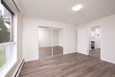 Ella Manor - Photo 4