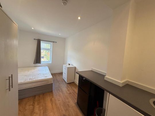 1 bedroom in a house share to rent - Photo 1