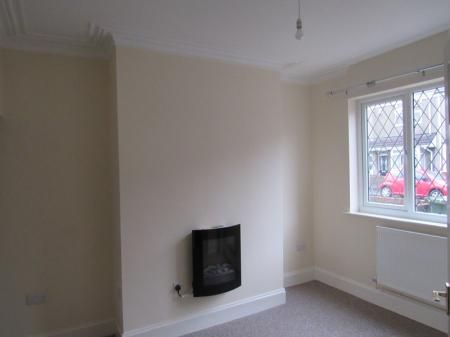 3 bedroom Terraced House To Let - Photo 5