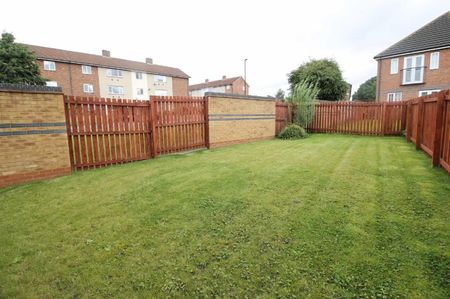 3 Bedroom House - Semi-Detached - Photo 3