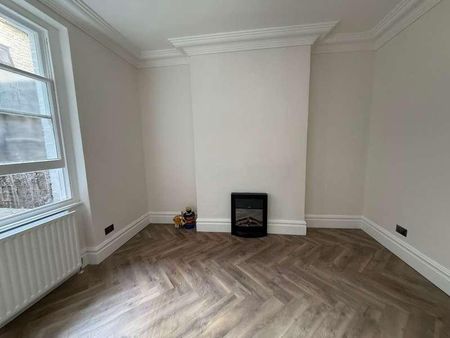 Flat, Gosfield Street, London, W1W - Photo 2
