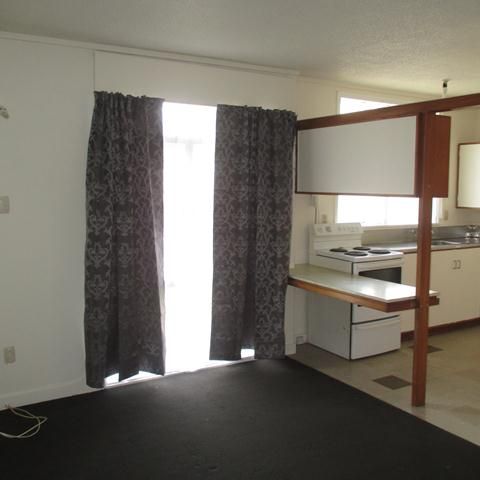 BEDSIT - Photo 1