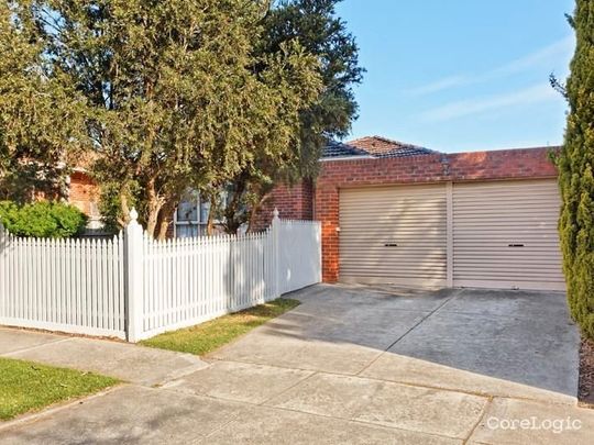 Sought after family home - Photo 1