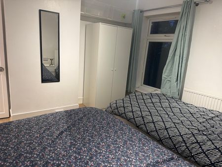 2 Bed Terraced House, Winsdon Road, LU1 - Photo 4