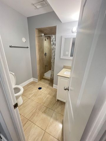 For Lease - 86 Queen Mary Drive, Brampton, Ontario - Photo 2