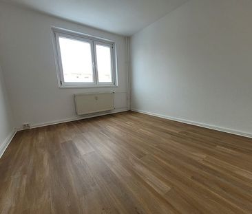 Helle 3-R mit offener Küche, Balkon und neuem Badezimmer! - Photo 1