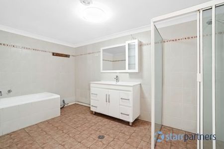 Well-presented ground-floor apartment with 2 car spaces - Photo 4