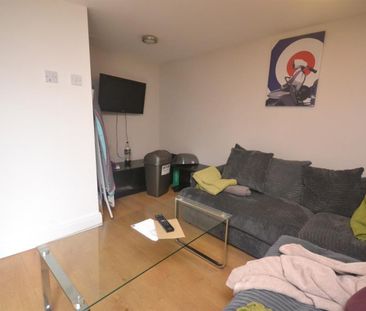 1 bedroom Flat To Let - Photo 2