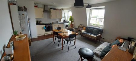 2 bedroom flat to rent - Photo 2