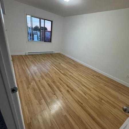 STUNNING 5½ | RENOVATED| SAINT LEONARD | NEXT TO PARK GARIBALDI - Photo 4