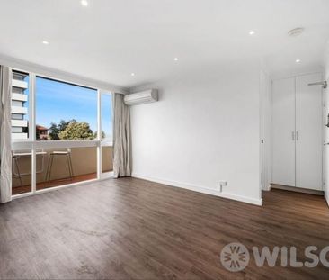 1 Bedroom Apartment with Water Views - Photo 3