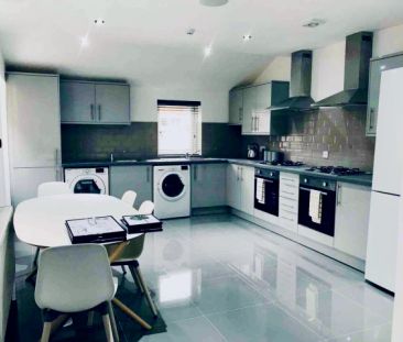 8 Beds 3 Baths - Photo 4