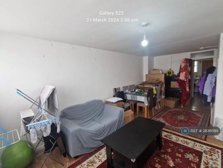 2 bedroom maisonette to rent - Photo 3