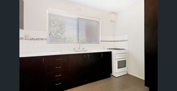 Ground Floor Apartment In Elwood - Photo 1