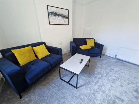 1 bedroom in a house share to rent - Photo 2