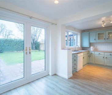 3 bedroom detached house to rent - Photo 4