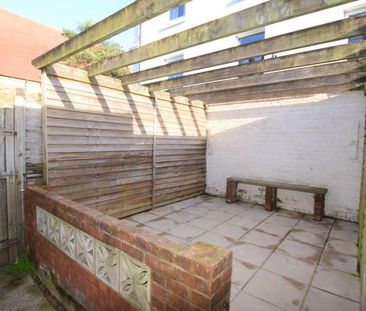 2 bedroom terraced house to rent - Photo 3