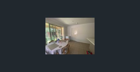 Quiet Cul-de-sac Living - Photo 2