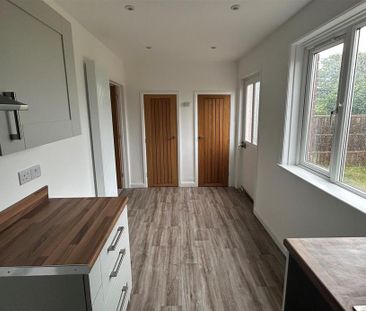 2 bedroom semi-detached house to rent - Photo 5