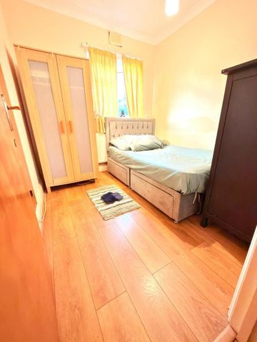 1 bedroom in a house share to rent - Photo 4