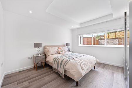 Durham Road, SW20, London - Photo 2