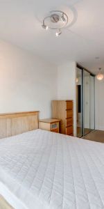 1 bedroom flat in London - Photo 3