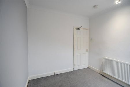 3 bedroom apartment to rent - Photo 2