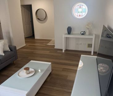 Light bright and spacious three bedroom villa - Photo 2