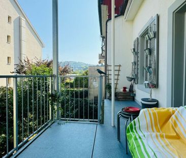 Hochwertige, neuwertige möblierte 3.5-Zi.-Wohnung im 1. OG mit Balk... - Foto 1