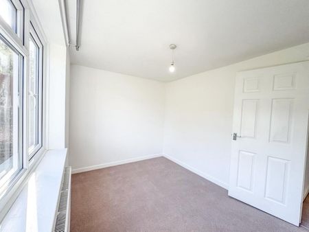 2 bedroom Flat To Let - Photo 5