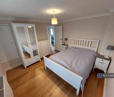 3 bedroom end of terrace house to rent - Photo 3